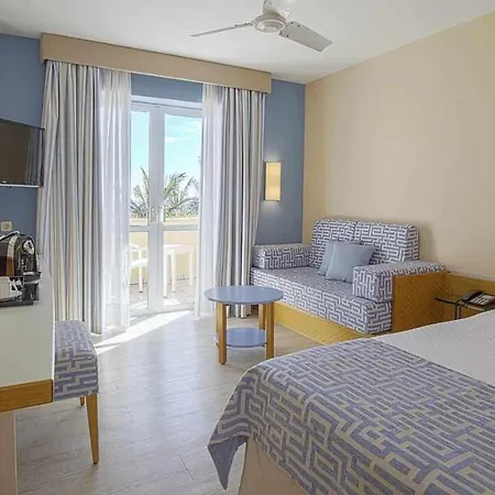 منتجع Robinson Esquinzo Playa 4*