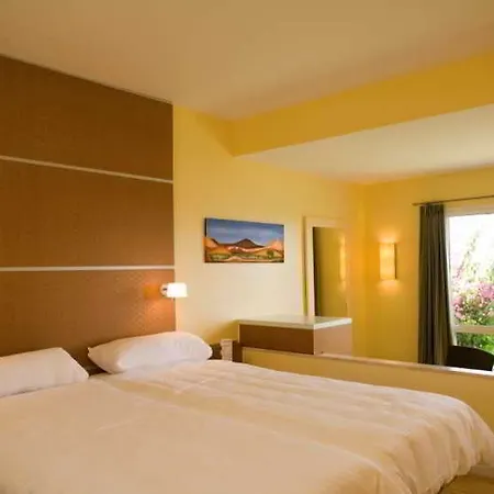 منتجع Robinson Esquinzo Playa 4*