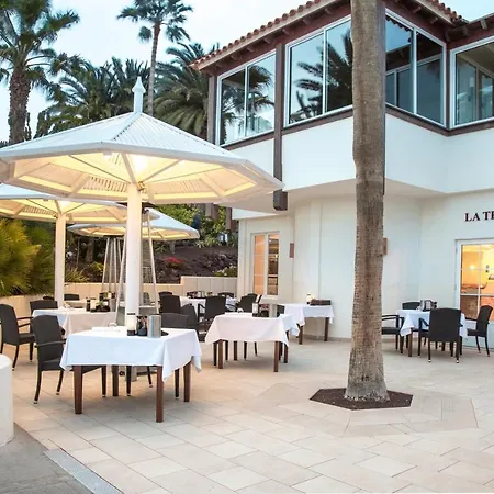 Robinson Esquinzo Playa منتجع