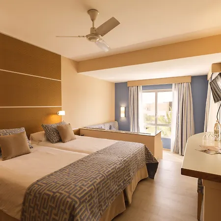 Robinson Esquinzo Playa 3*