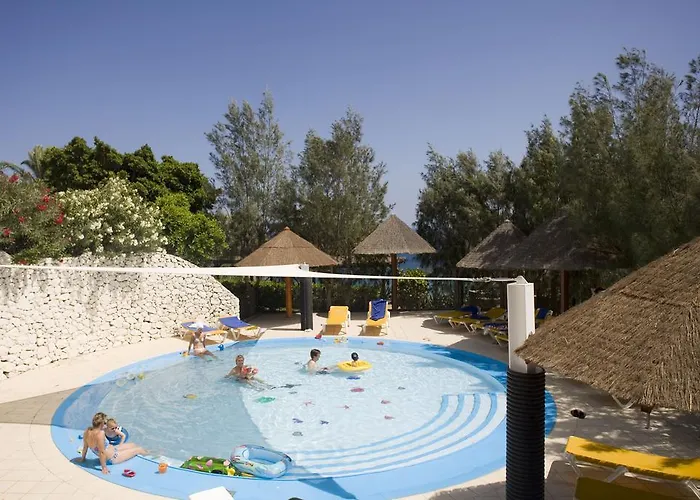 אתר נופש Robinson Esquinzo Playa