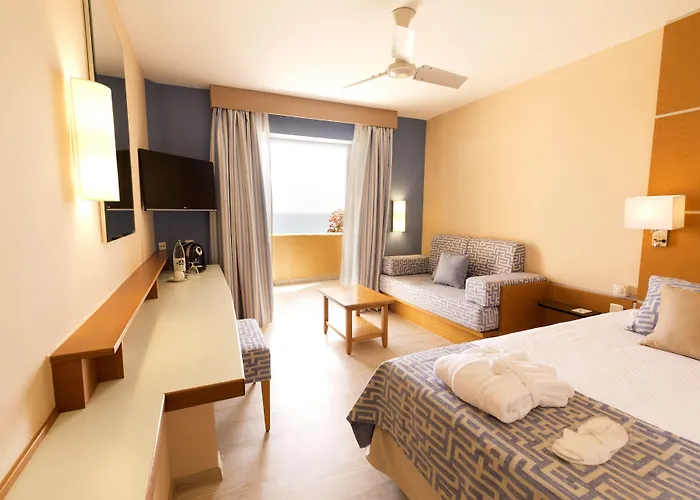 Robinson Esquinzo Playa 3*