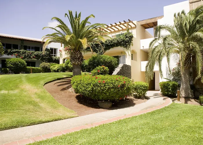 אתר נופש Robinson Esquinzo Playa 3*