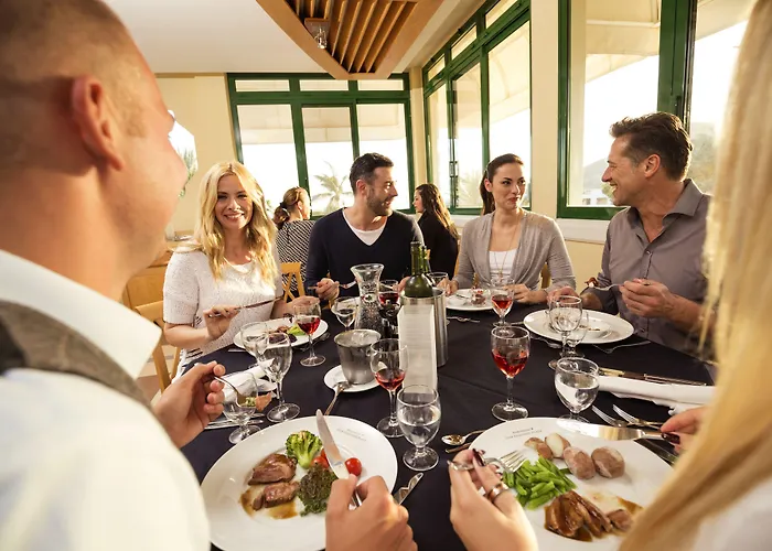 אתר נופש Robinson Esquinzo Playa 3*