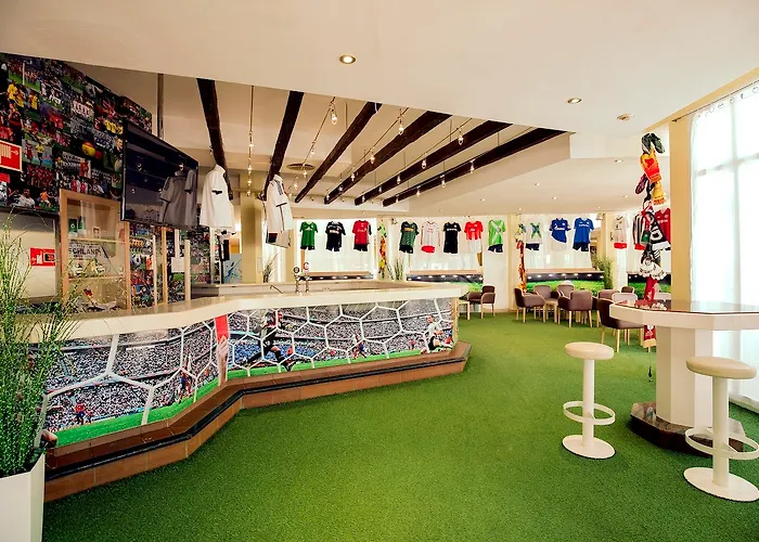 אתר נופש Robinson Esquinzo Playa 3*