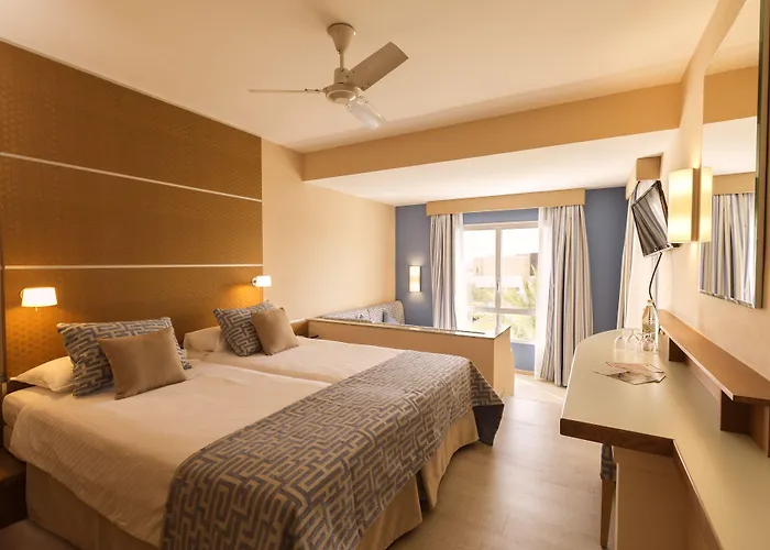 Robinson Esquinzo Playa 3*